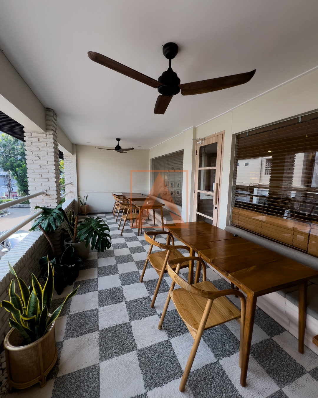 Bread Mama Café — Outdoor Terrace